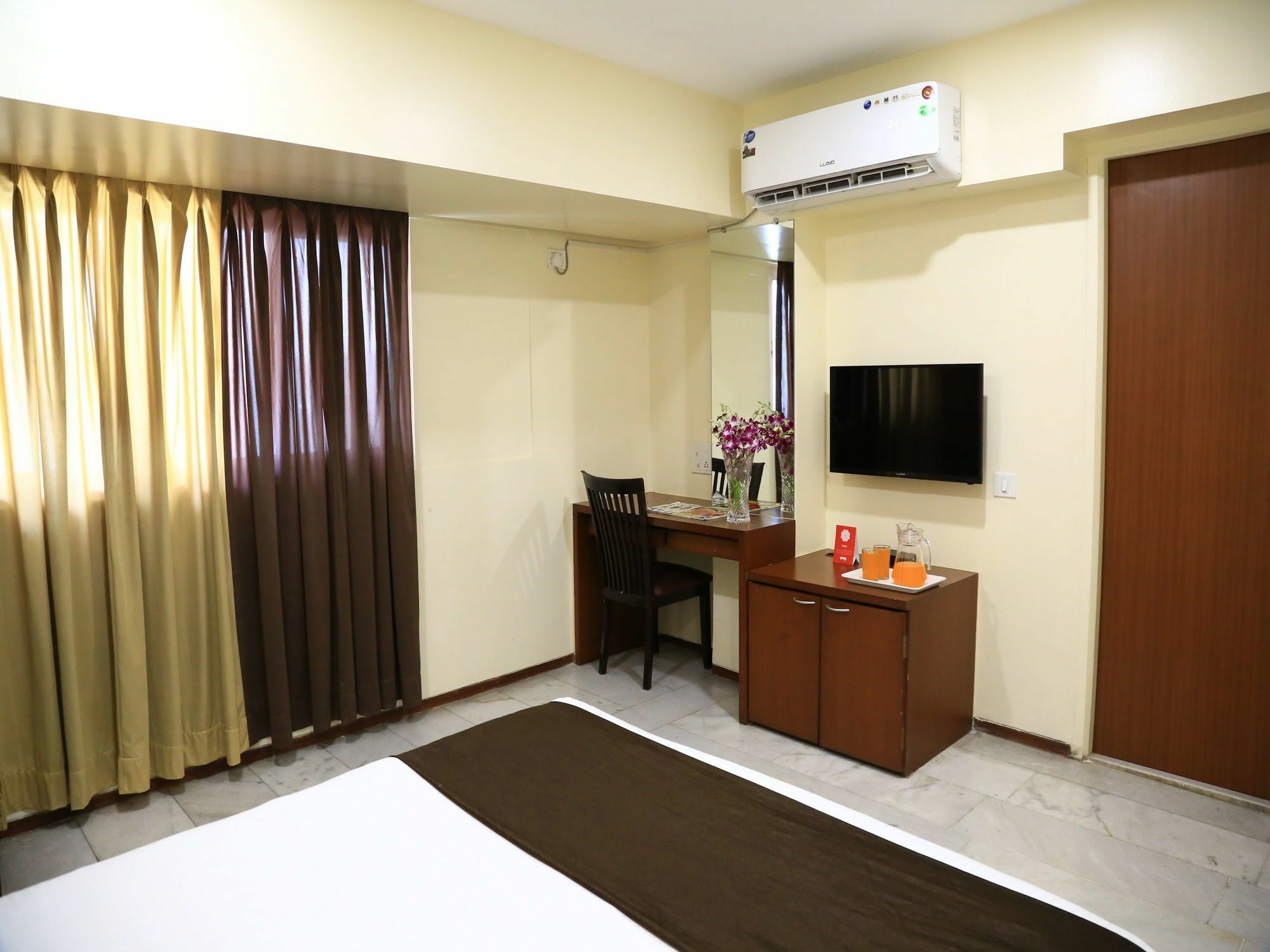 Отель Oyo 13771 Executive Residency Пуна Экстерьер фото